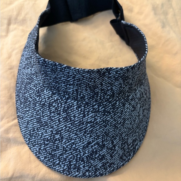 Lululemon lightweight Visor Cap - Picture 1 of 4